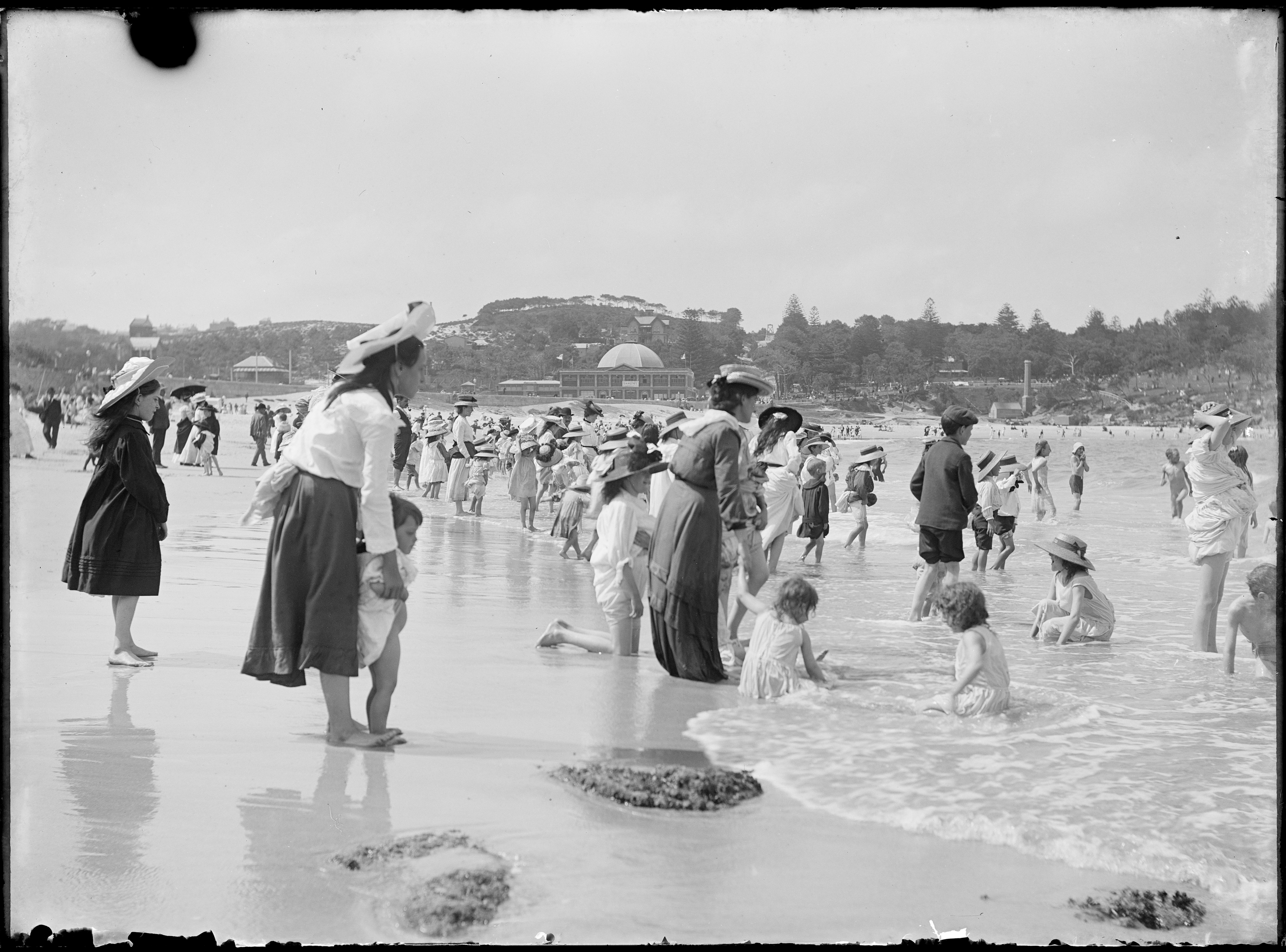 Beach scene, with Coogee Palace in distance