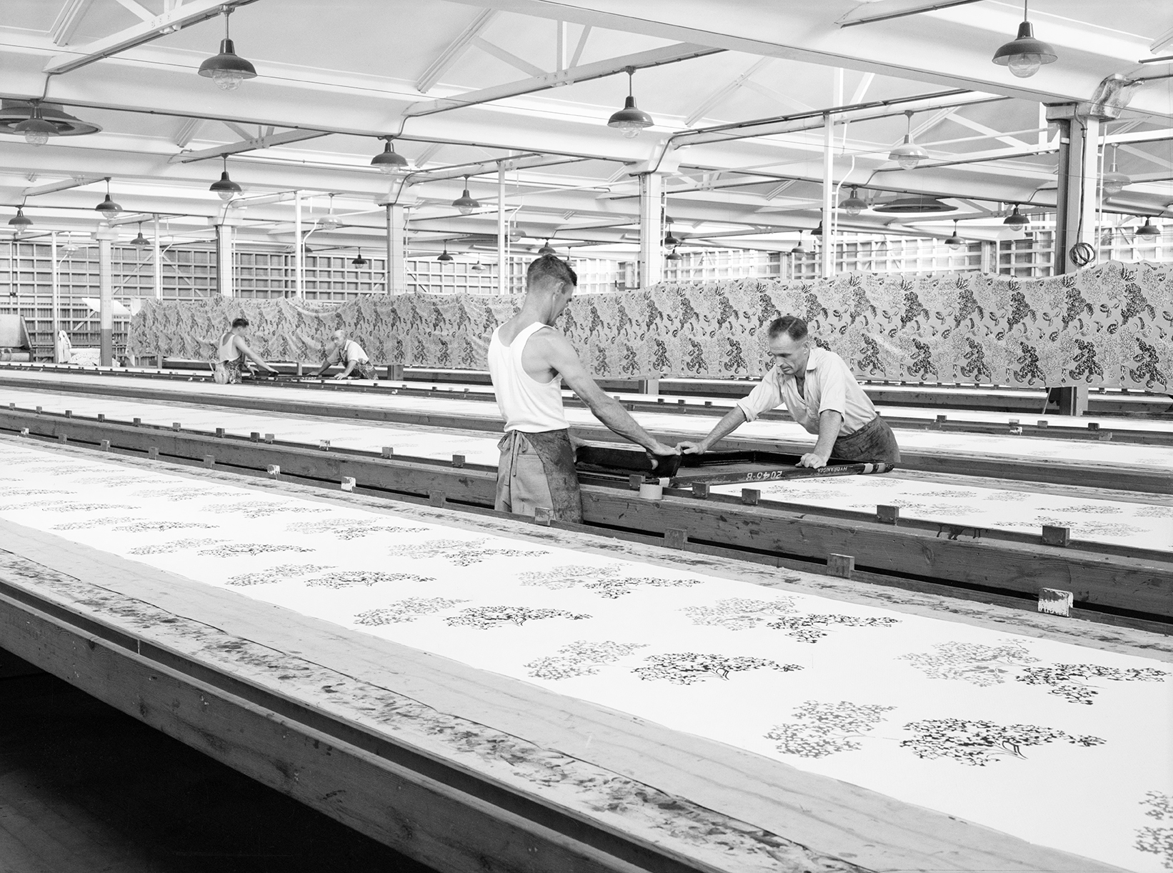 Printing fabric at the factory of Impression Textiles Ltd, Penrith by Max Dupain, 1948