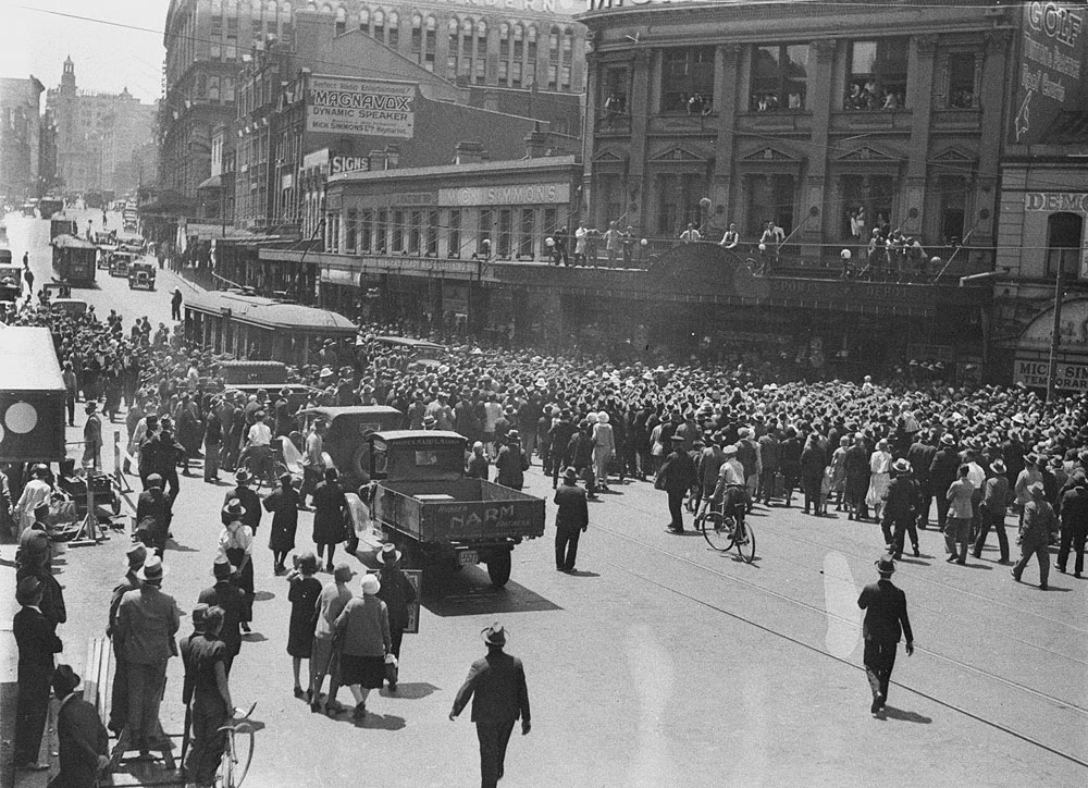 Crowd in George Street, c.1930, by Sam Hood, Glass negative, DG ON4/2581