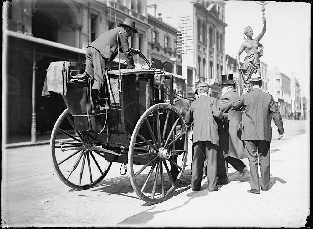 Hansom cab, c.1900, by Frederick Danvers Power, Glass negative, ON225/29