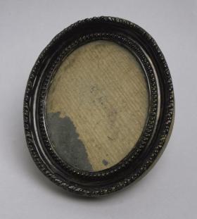 Oval wooden frame