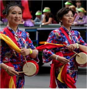 Women in Chinese parade